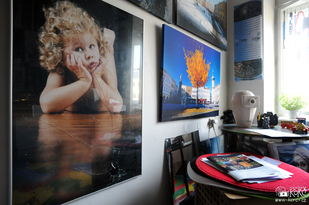     Hezké fotografie stejně jako vzpomínky chceme mít stále na očích, vše ostatní necháváme na dně krabice.   Robert Fulghum   